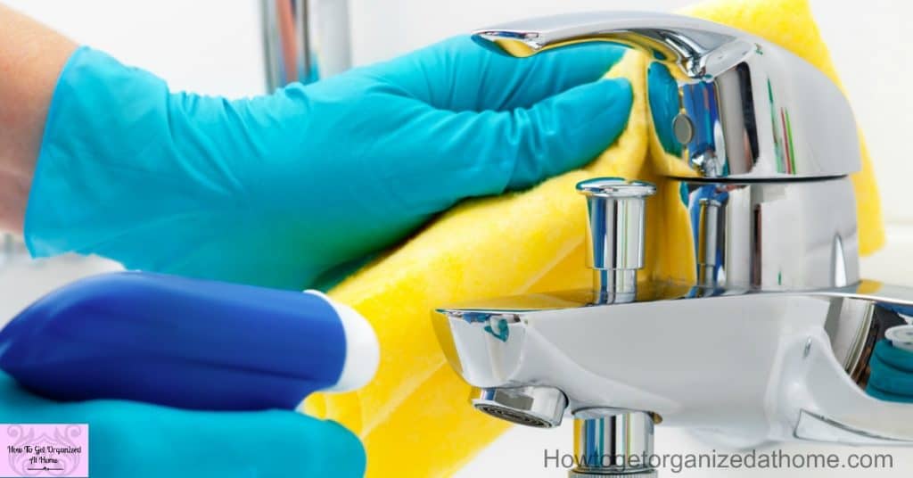 Easy and simple tips to really get your bathroom clean and shiny!