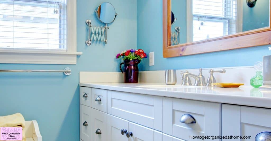 Tips for what you should leave out of the bathroom when it comes to organizing this space!